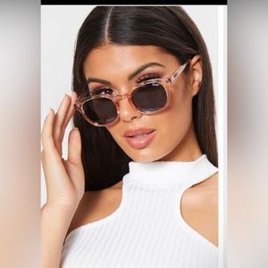 - QUAY AUSTRALIA Peach Walk On Sunglasses